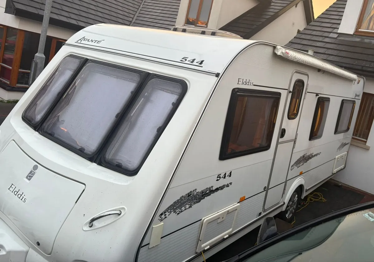 2010 Eldiss 4/5 berth fixed bed and remote mover - Image 4