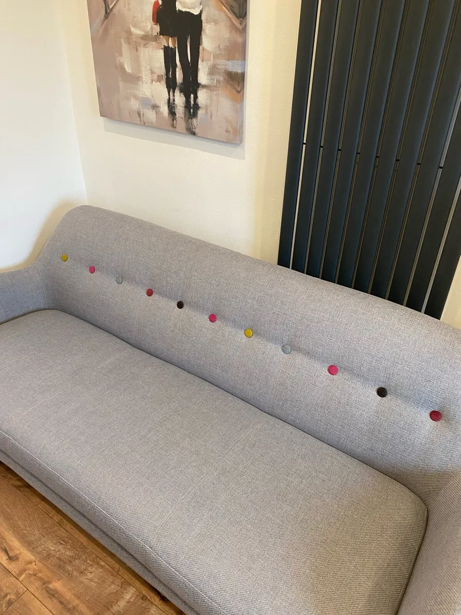Stylish Three seater button sofa - Image 3