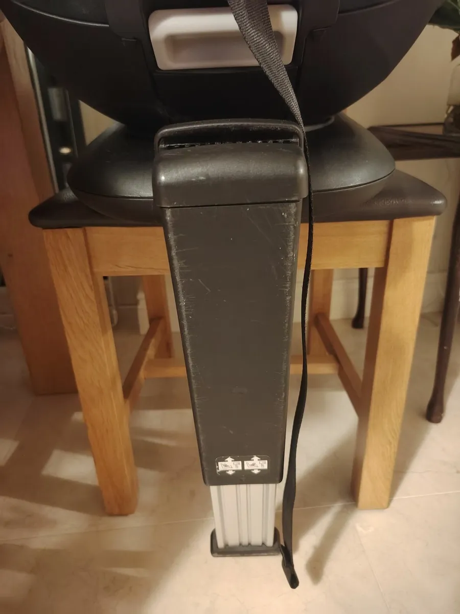 Maxi Cosi Car Seat - Image 3