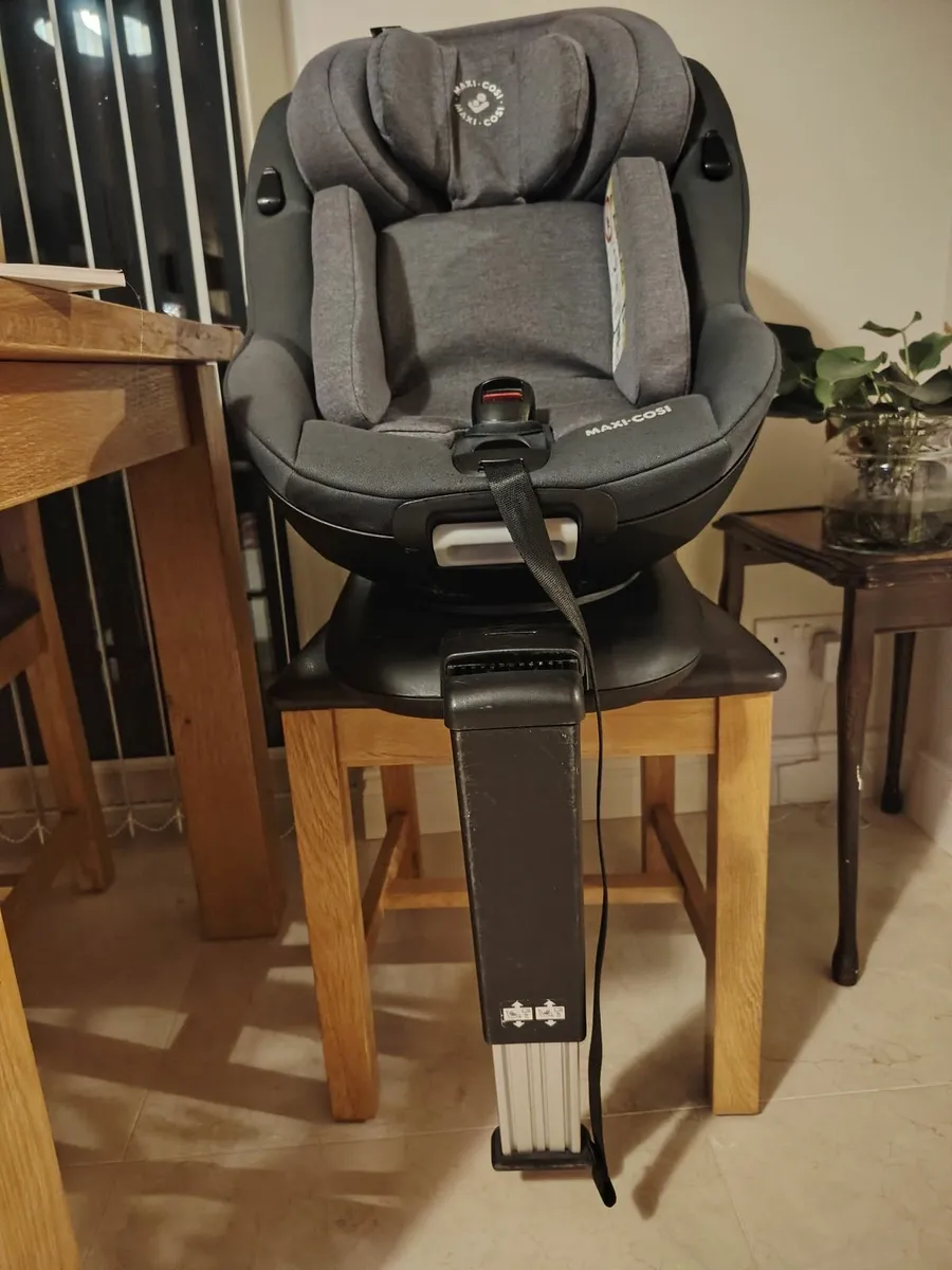 Maxi Cosi Car Seat - Image 4