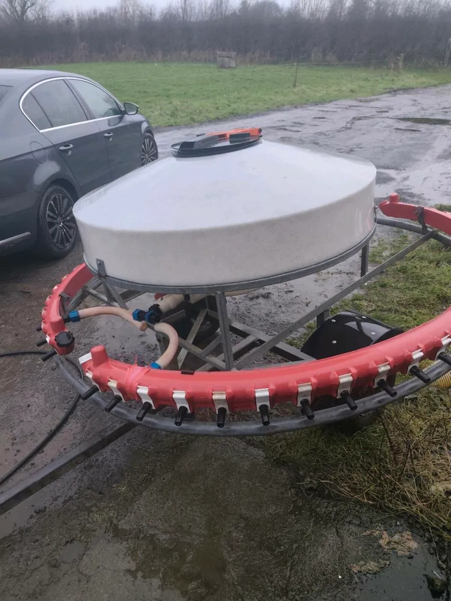 Mobile calf feeder - Image 1