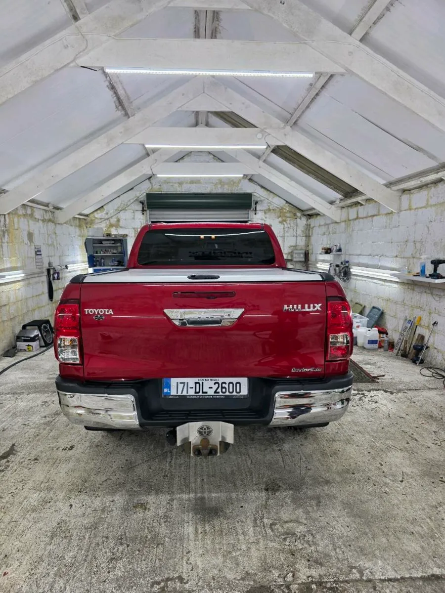 Toyota Hilux Invincible - Image 4