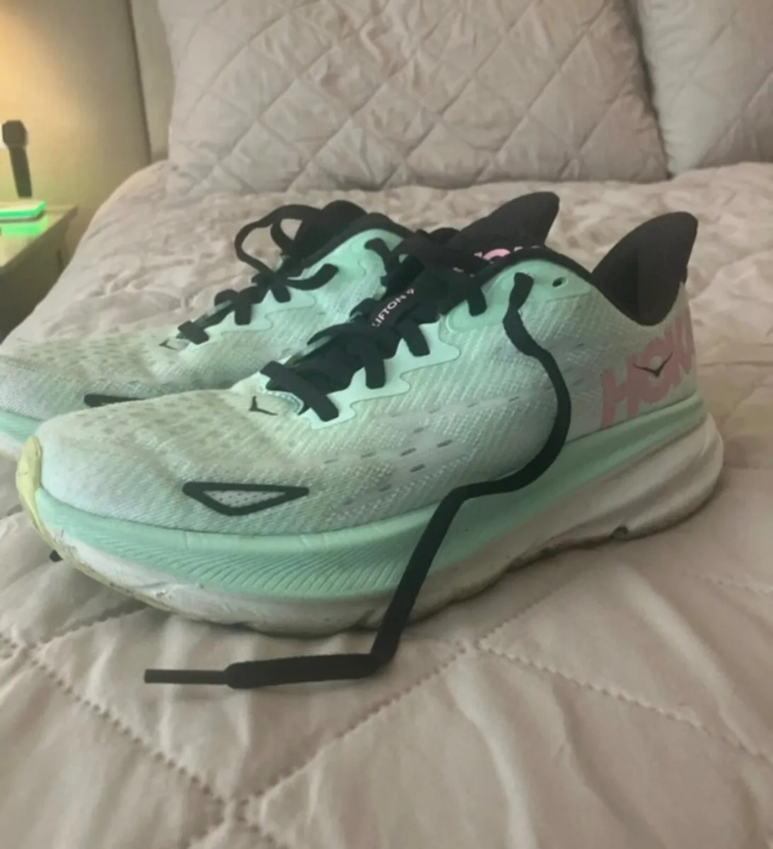 Women’s Hokas Clifden 9 size 6 - Image 2