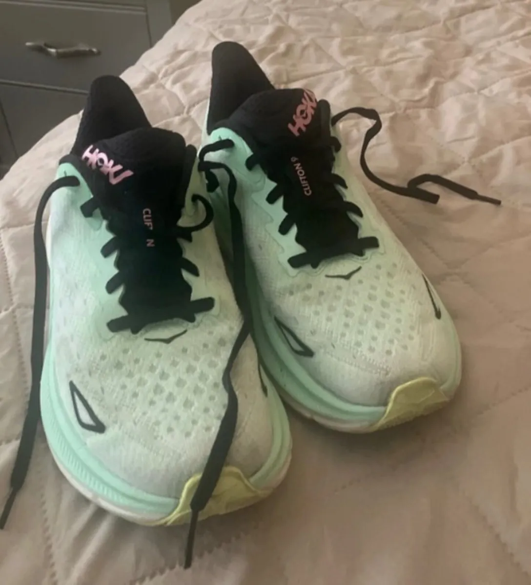 Women’s Hokas Clifden 9 size 6 - Image 3