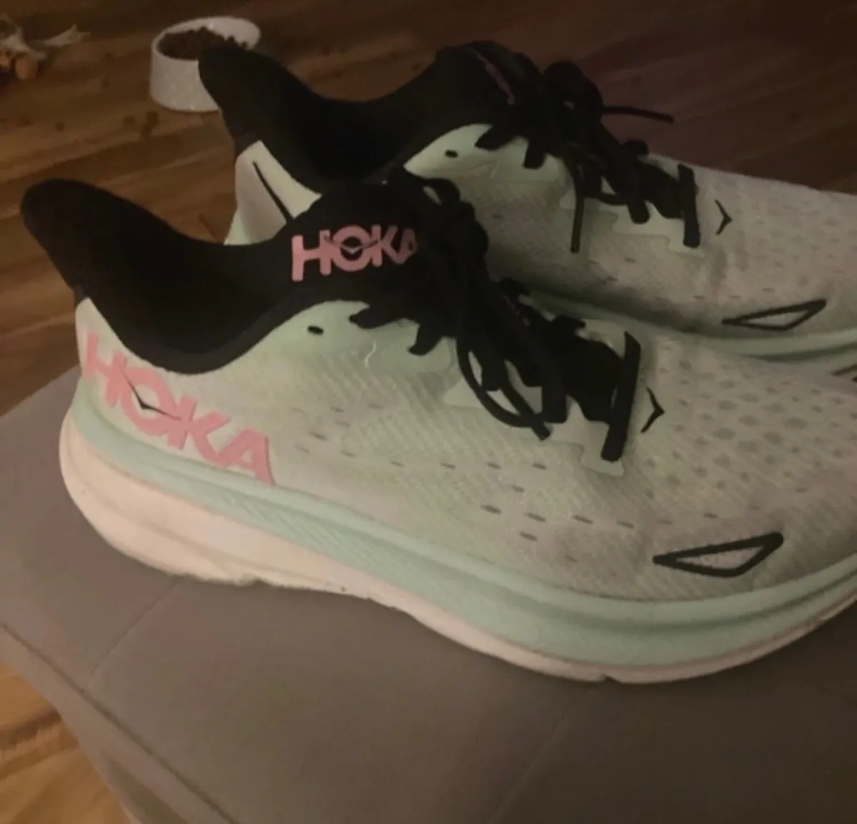 Women’s Hokas Clifden 9 size 6 - Image 4