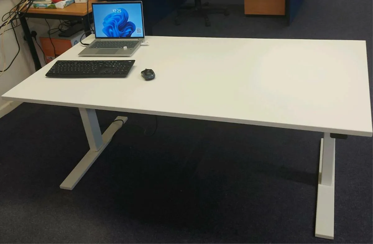 HOLMRIS B8 Electric Height Adjustable Office Desk - Image 4