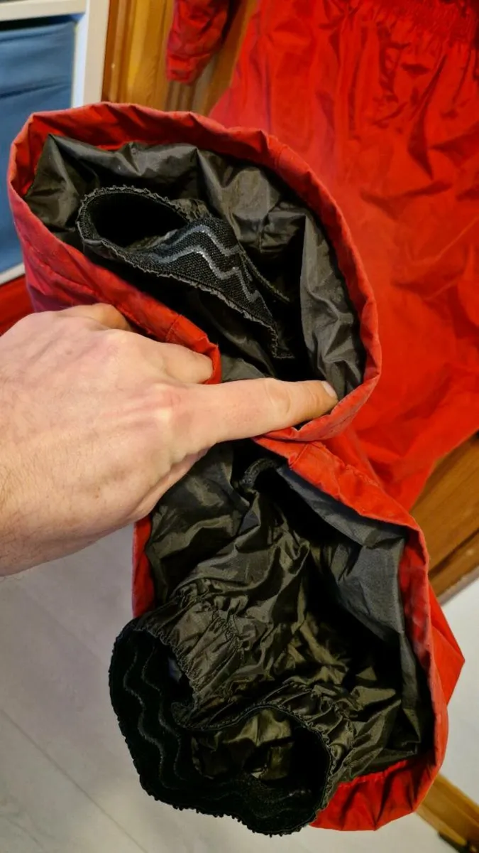 Ski suit 10yr - Image 4