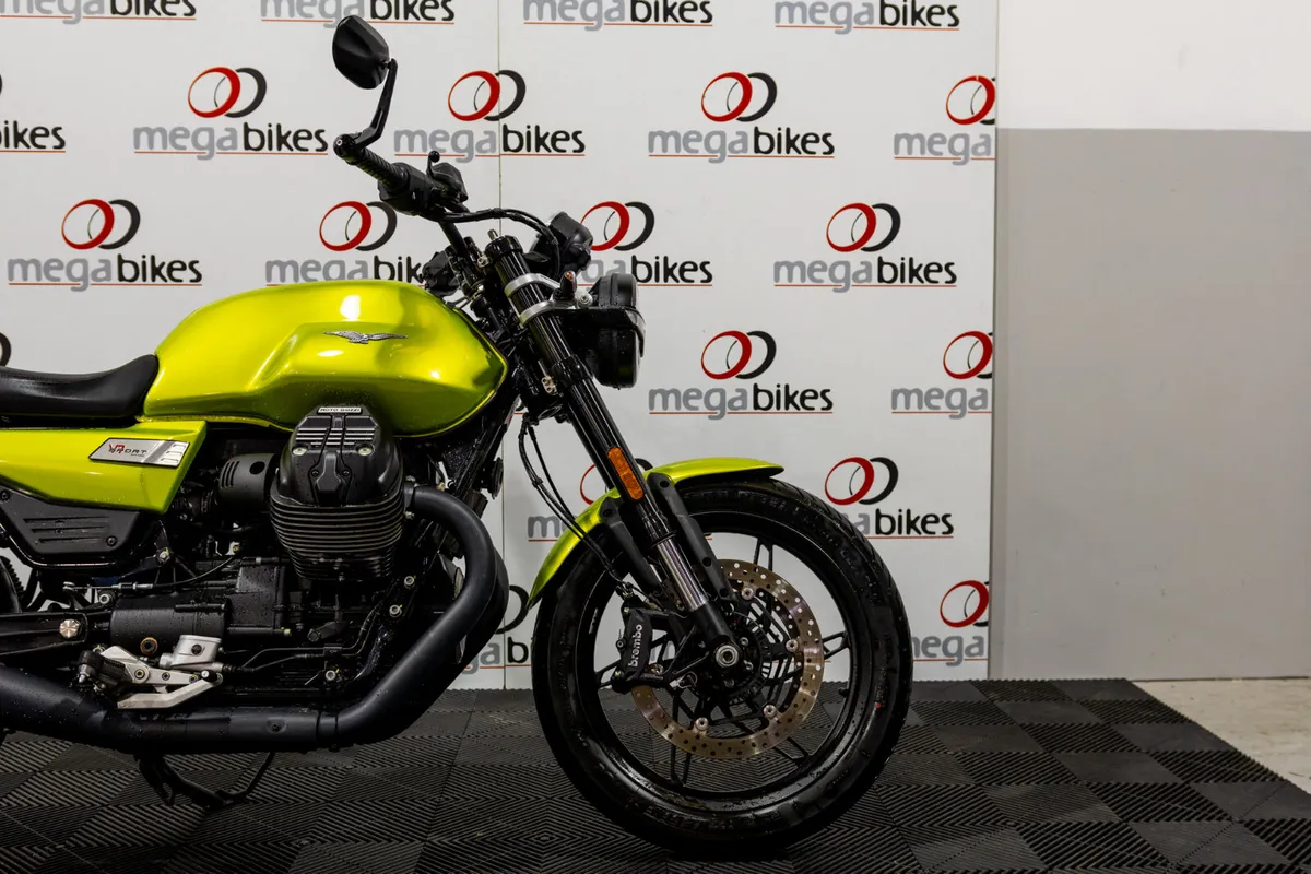 Moto Guzzi V7 Sport 2025 Ex-Demo - Image 3
