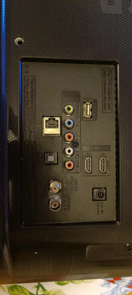 LG 32" Smart TV - Image 2