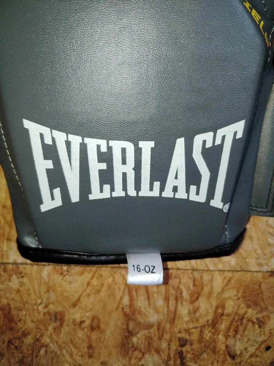 Boxing gloves - Image 3