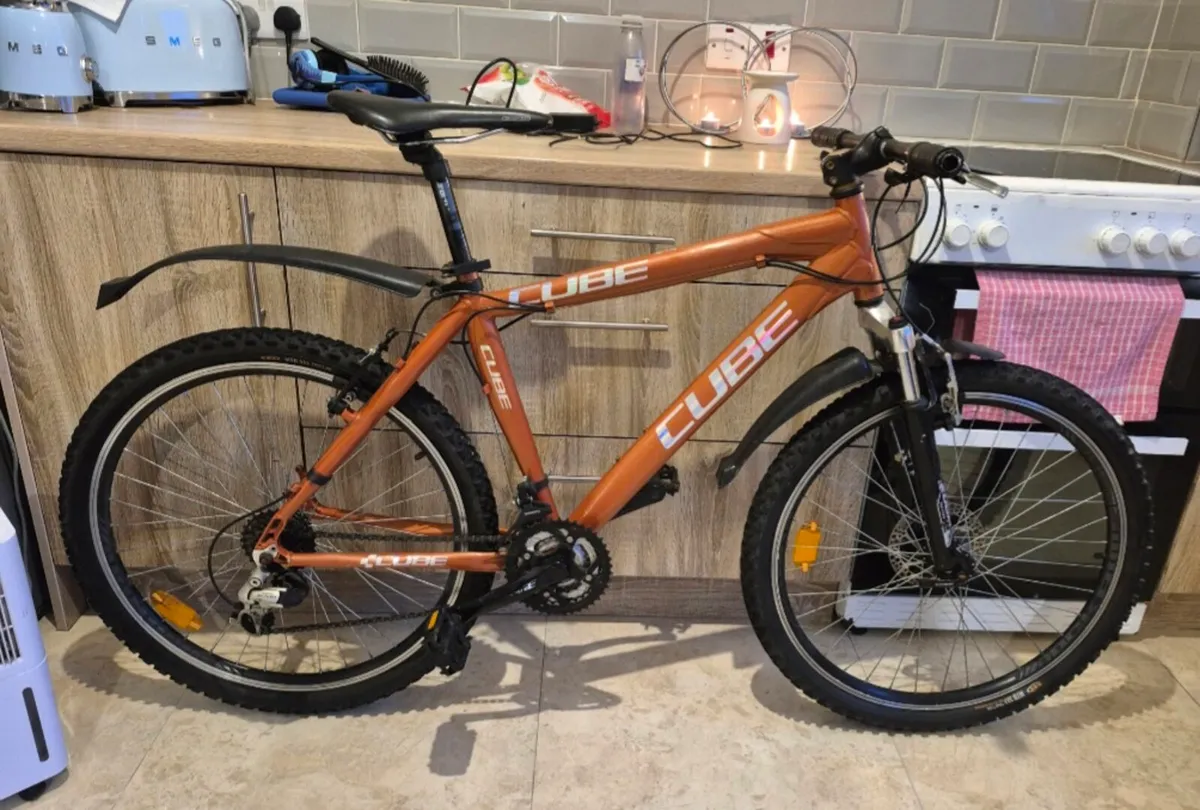 ADULTS CUBE AIB BIKE VERY GOOD CONDITION WHEELS 70 - Image 1