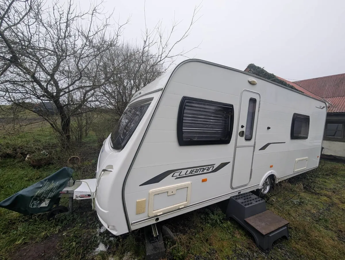 Lunar C37 Clubman SE Caravan - Image 4