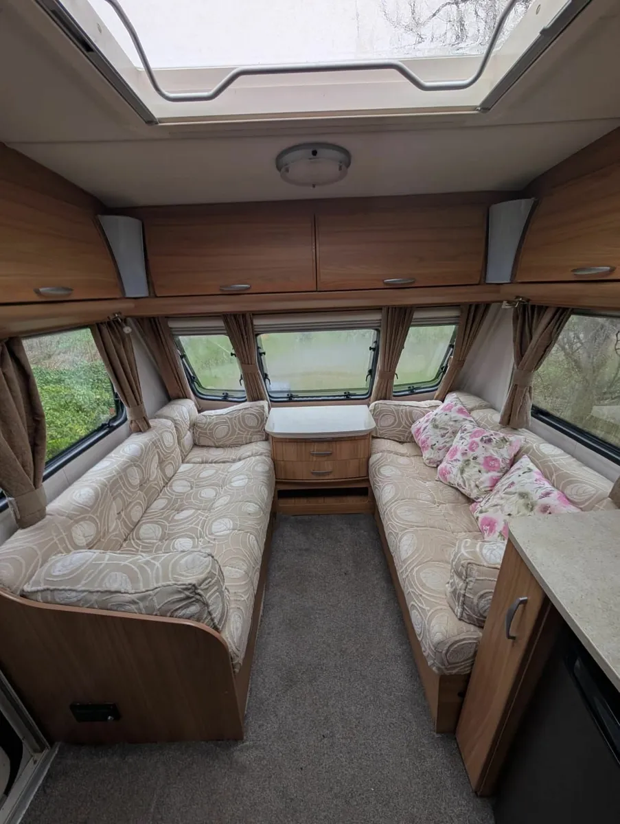 Lunar C37 Clubman SE Caravan - Image 1