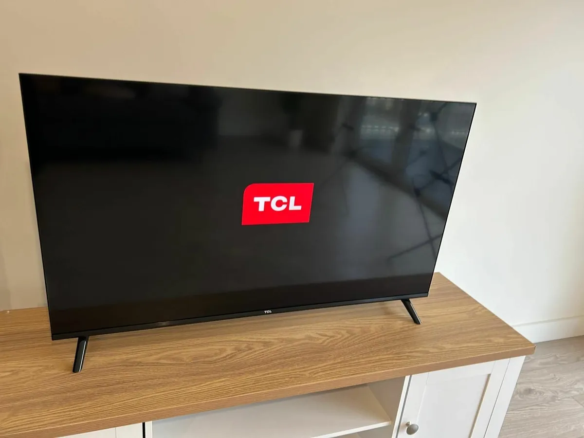 2025 TCL 40" QLED Full HD Android Smart TV | 40V5C - Image 3