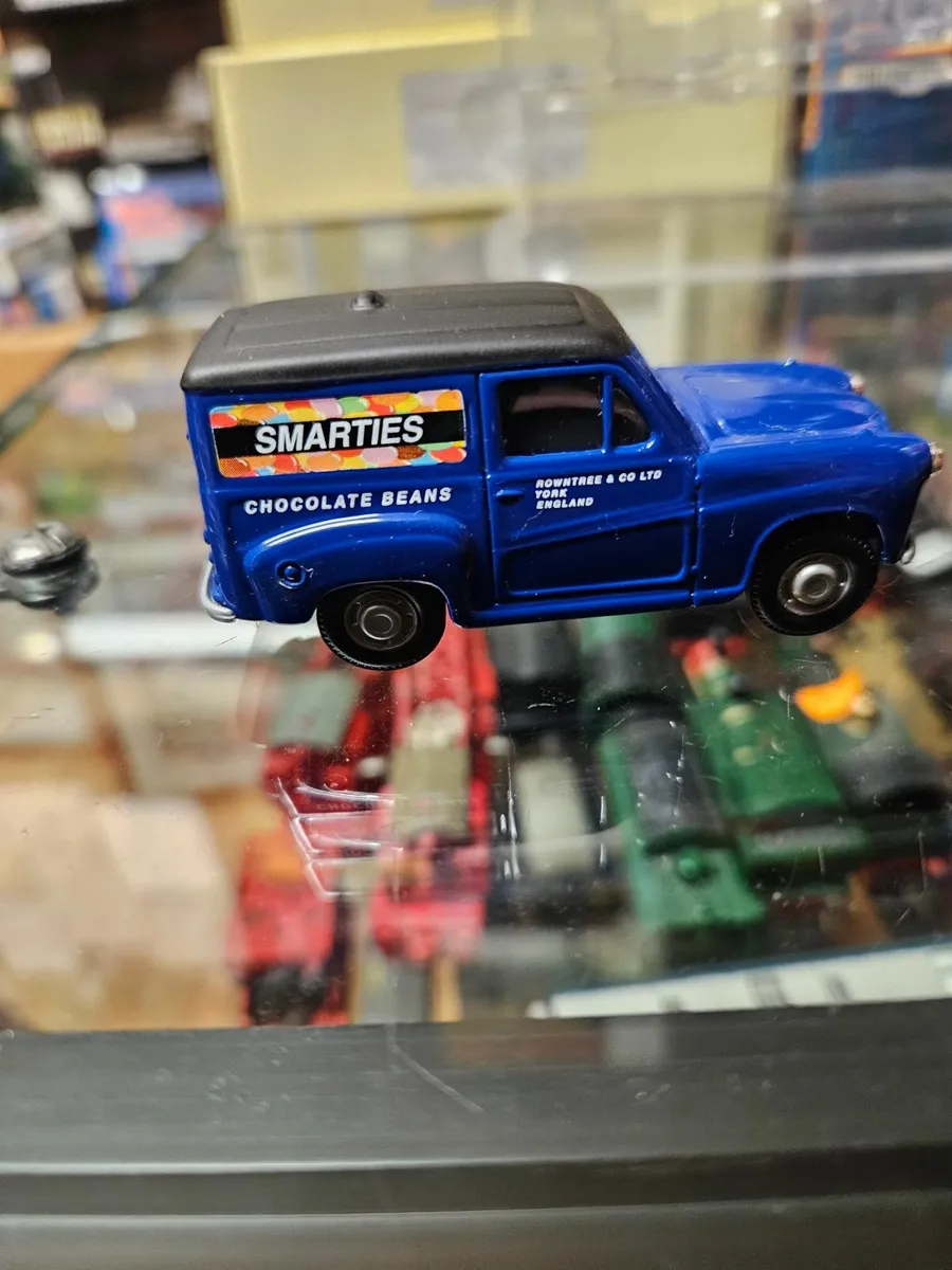 Corgi Lledo Smarties Van - Image 1