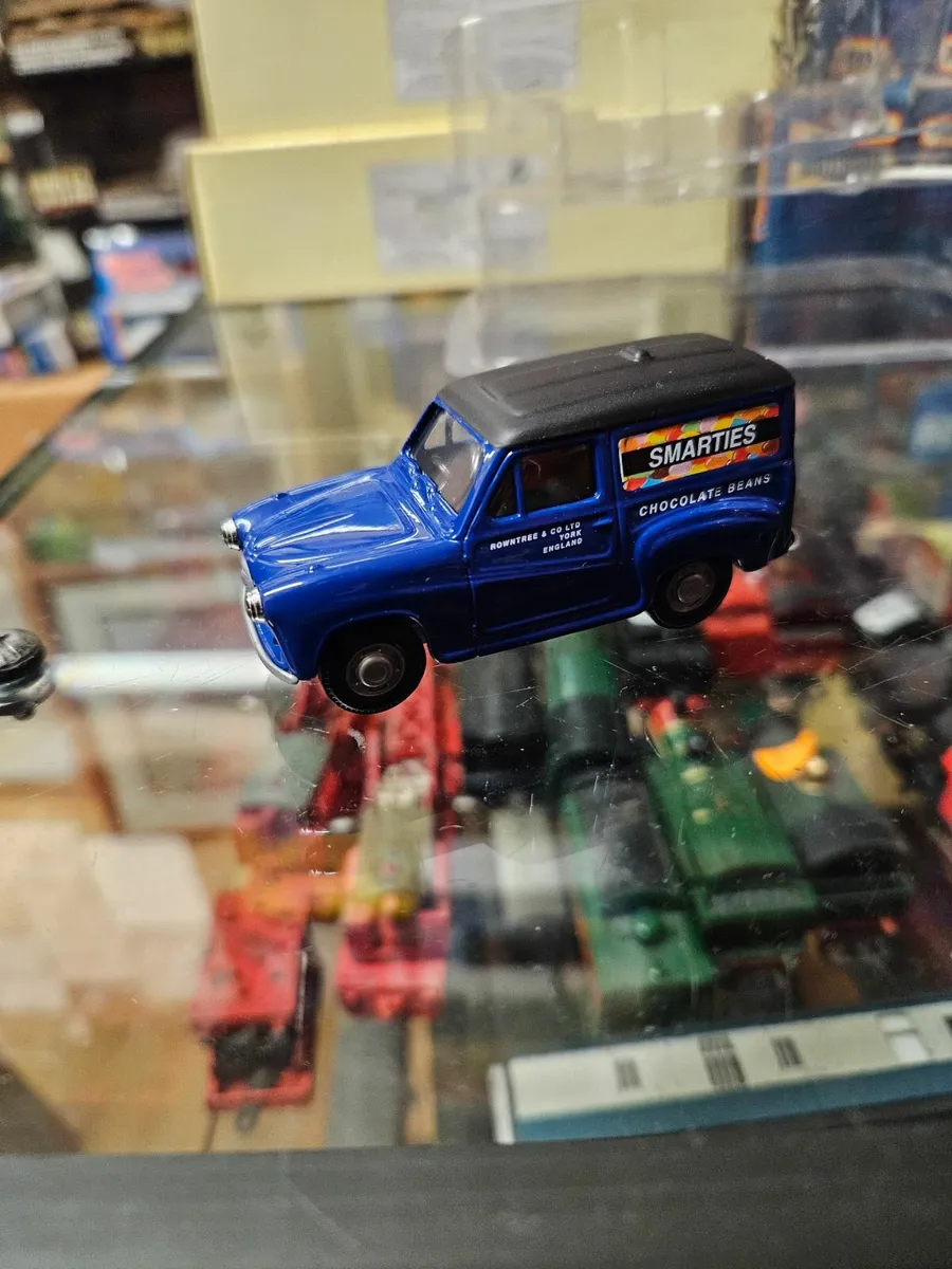 Corgi Lledo Smarties Van - Image 3