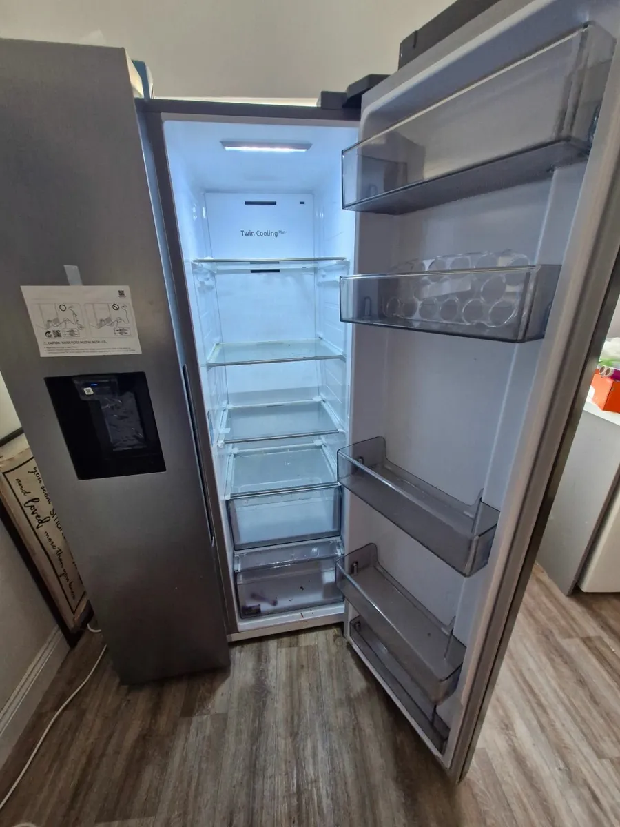 Samsung American Style Fridge Freezer - Image 4