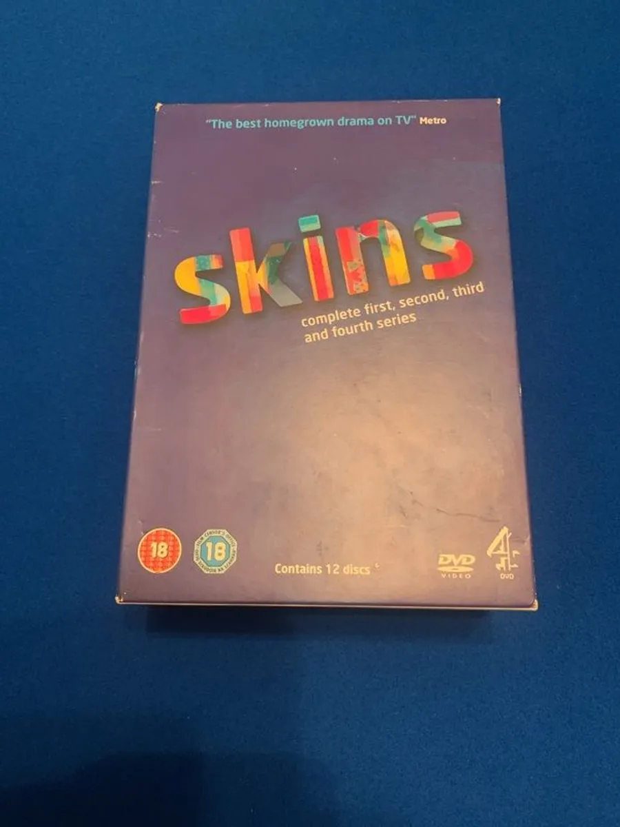 Skins: Complete Series 1-4 DVD in 12 Disc BOXSET(2010) Nicholas Hoult cert 18 - Image 1