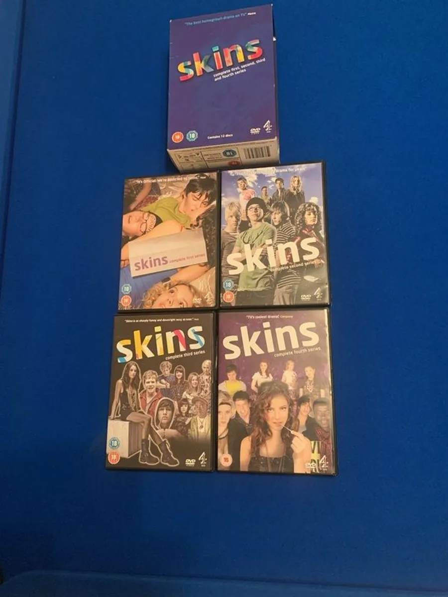 Skins: Complete Series 1-4 DVD in 12 Disc BOXSET(2010) Nicholas Hoult cert 18 - Image 4
