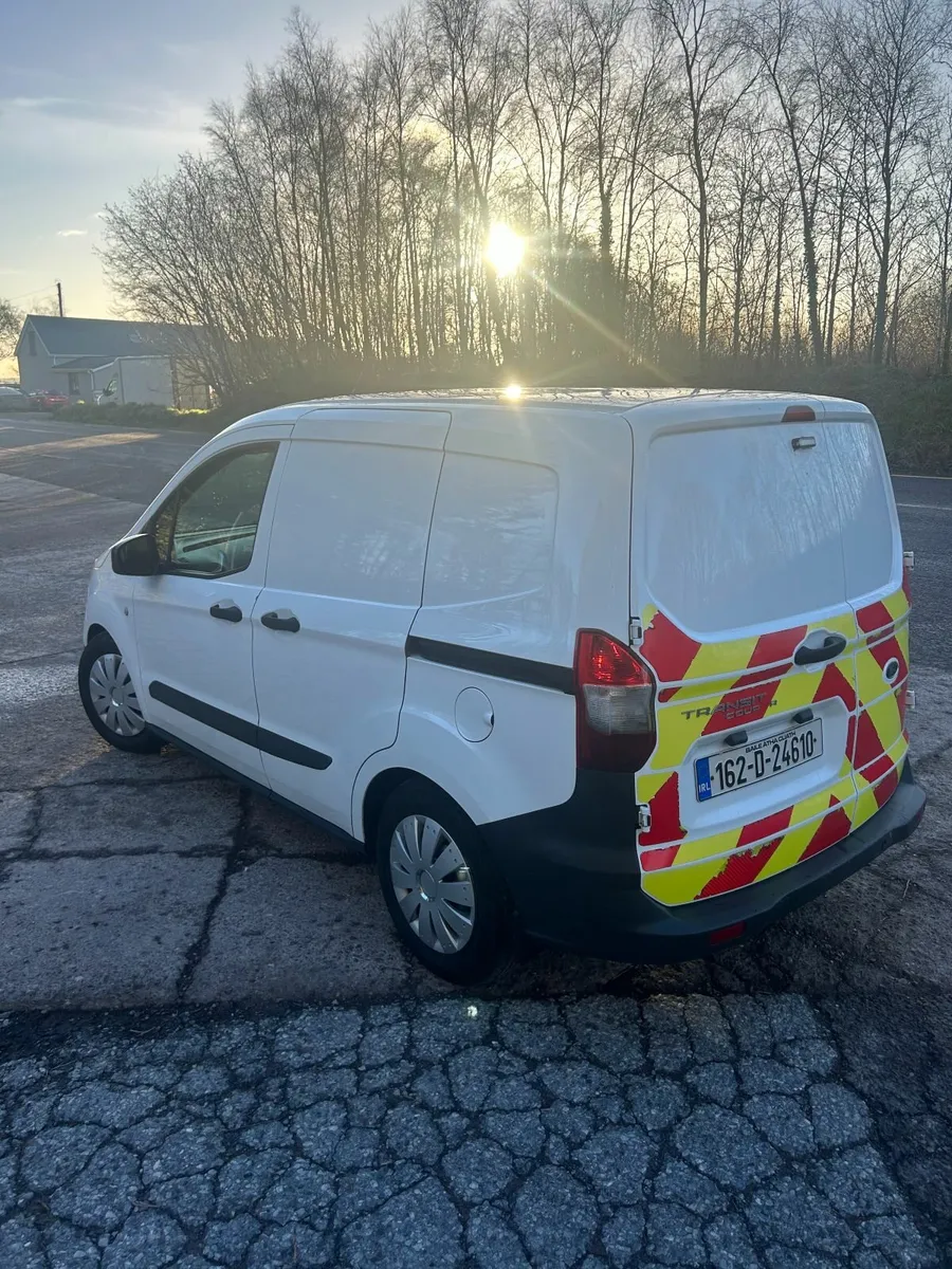 Ford Transit Courier 2016 - Image 4