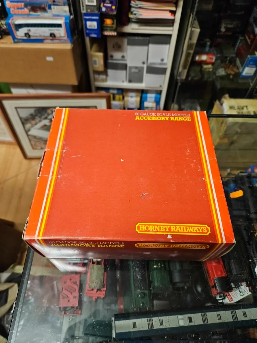 Hornby OO Gauge Goods Shed - Image 1