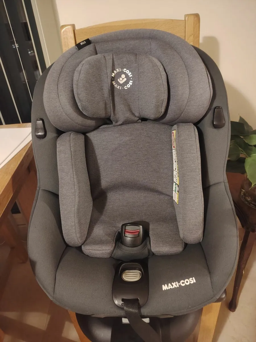 Maxi Cosi Car Seat - Image 1