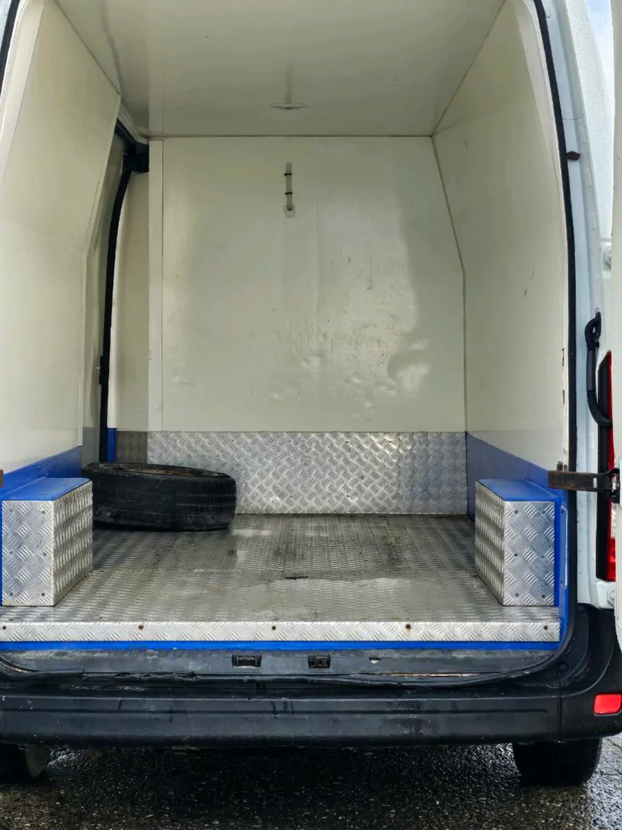 Renault Master long base Van - Image 2