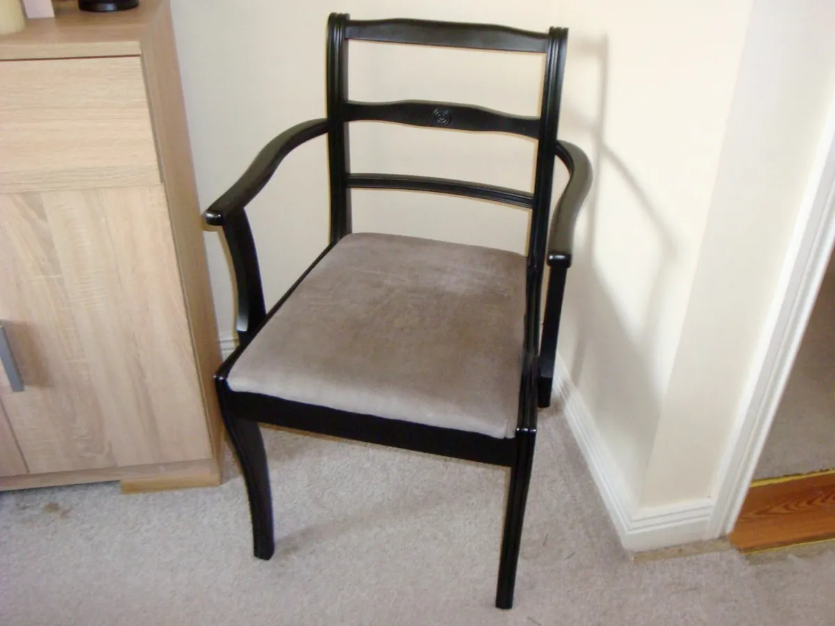 Black chair - Image 1