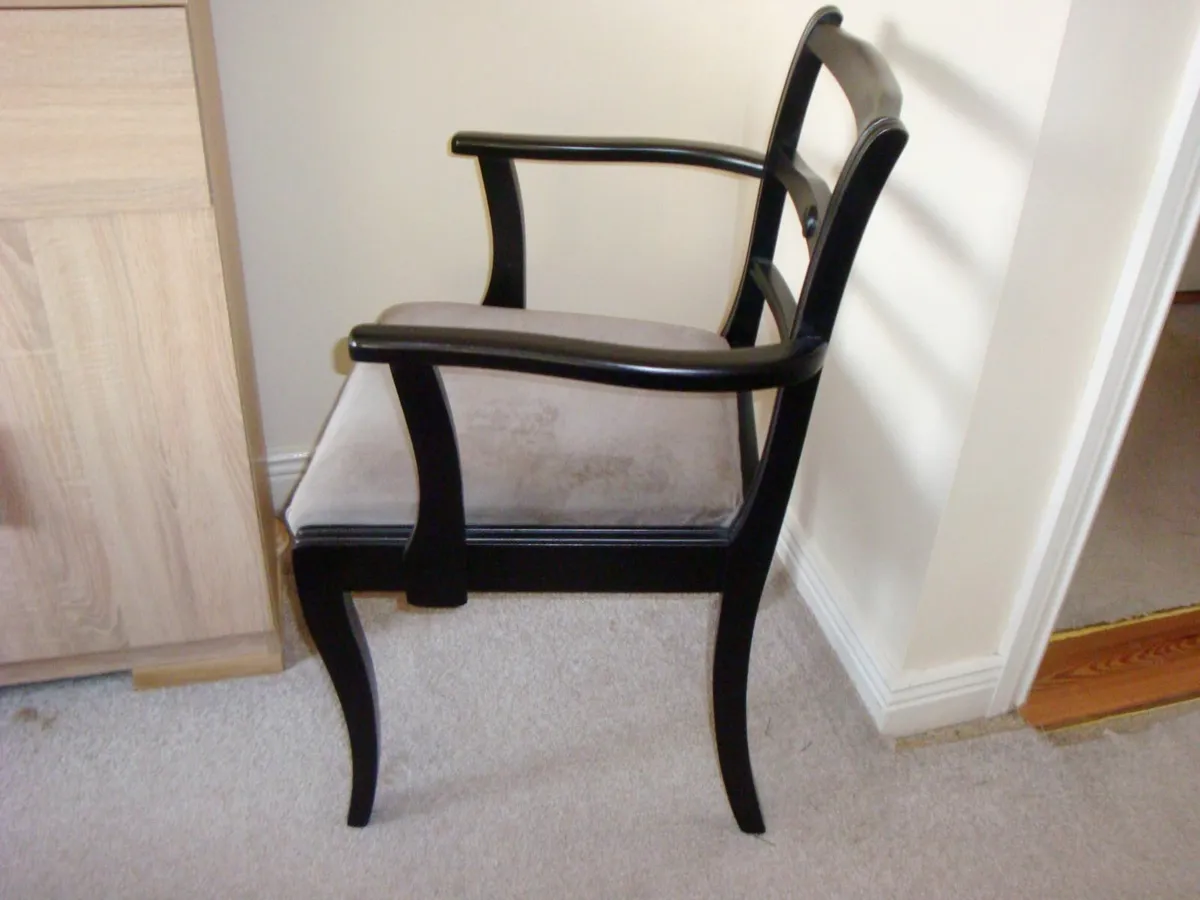 Black chair - Image 3