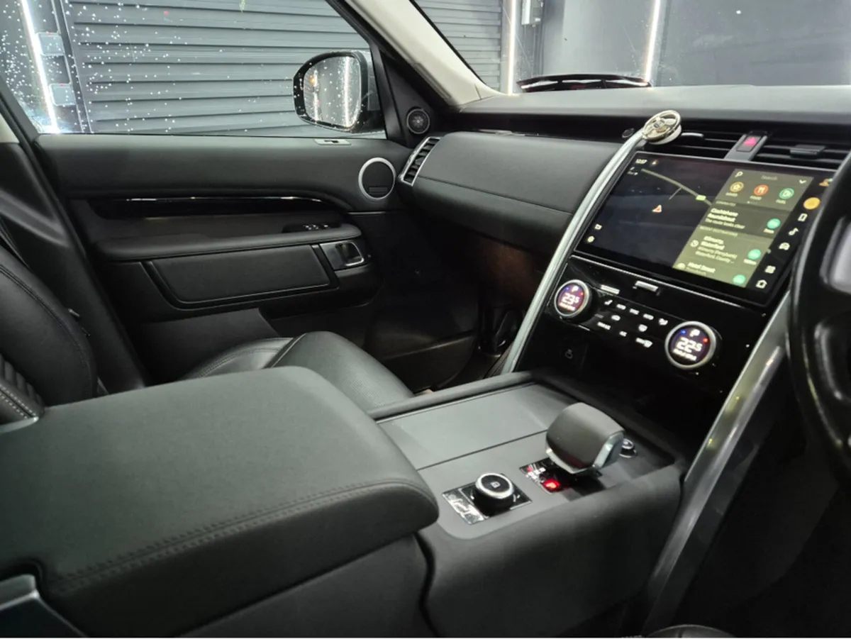 Land Rover Discovery FACELIFT MODEL 3.0 SD6  €4295 - Image 4