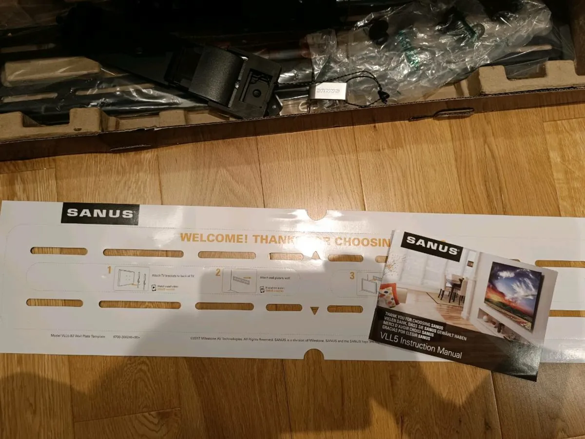 Sanus TV wall mount - Image 3