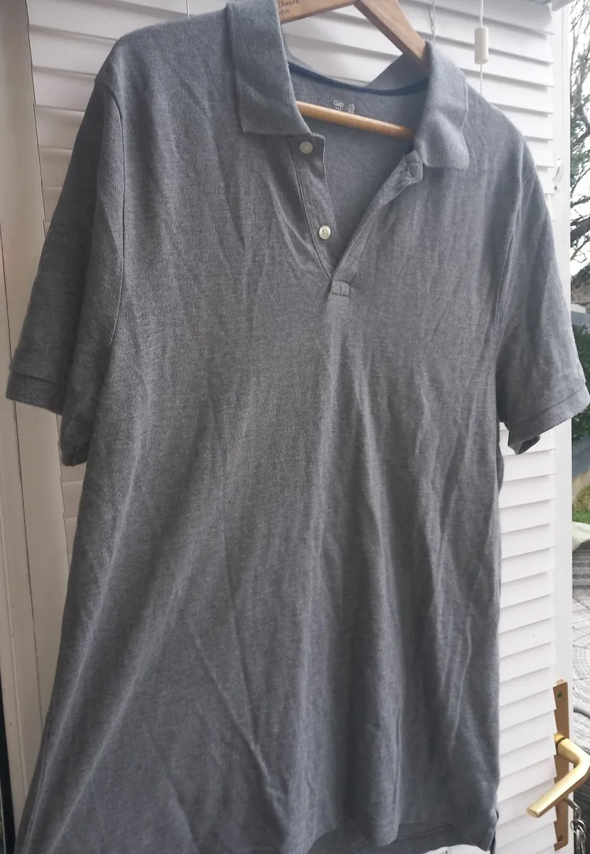 Mens grey GAP polo shirt - Image 1
