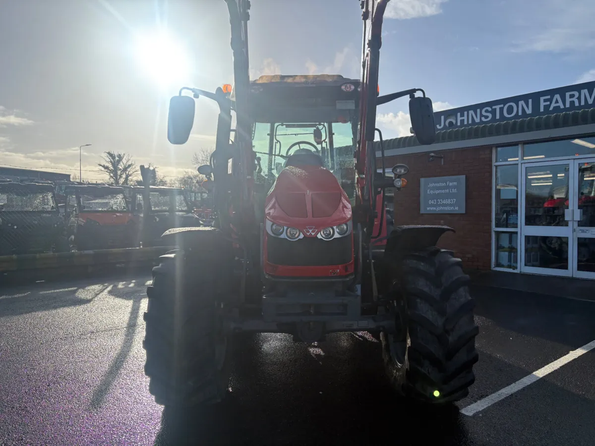 Massey Ferguson 5712s - Image 4