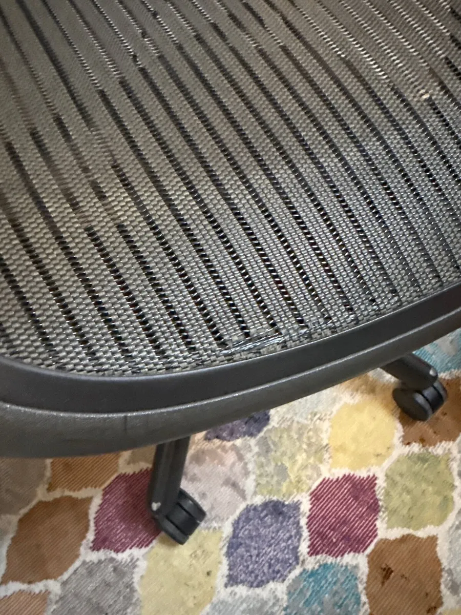 Herman Miller Aeron - Image 2