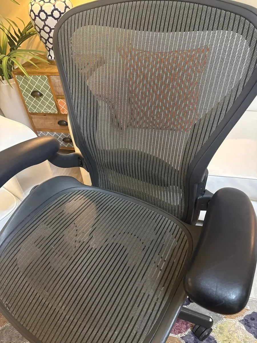 Herman Miller Aeron - Image 3