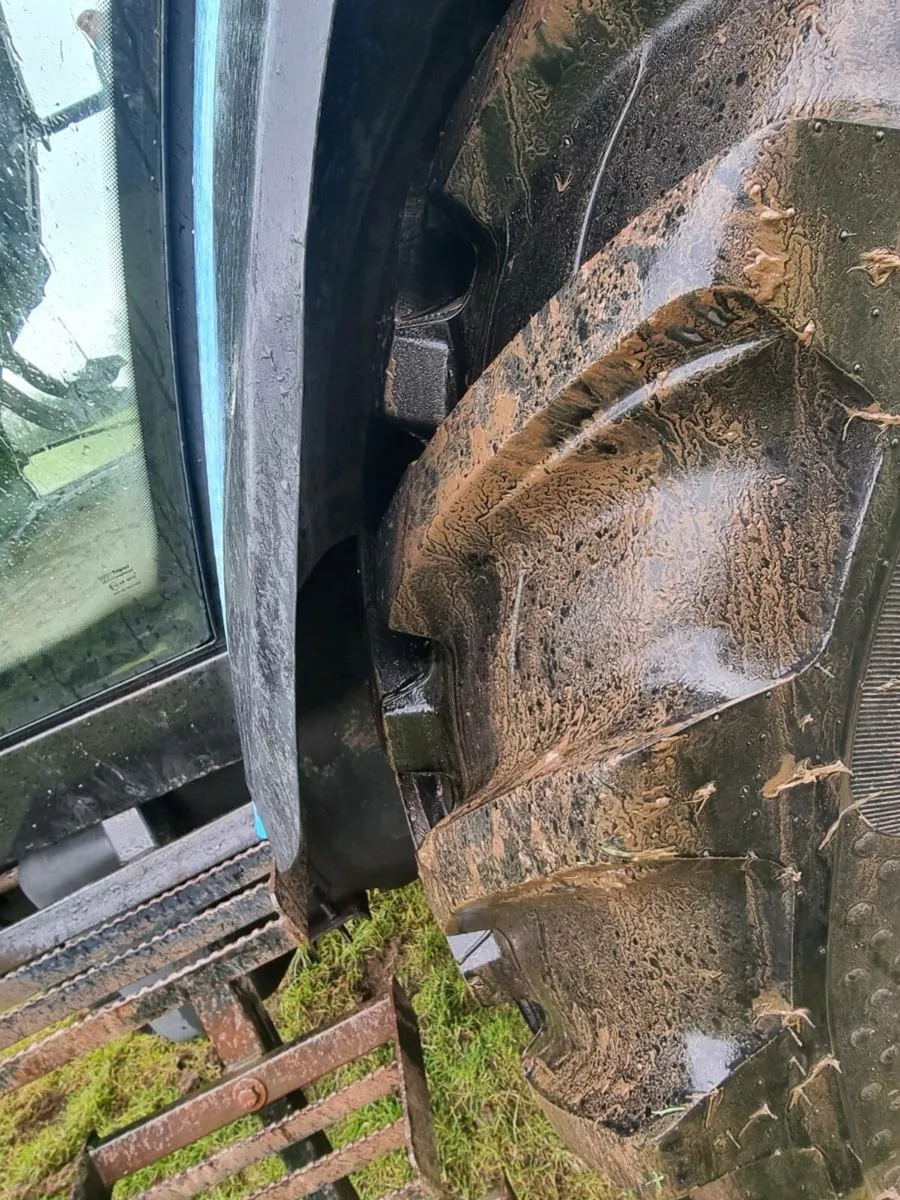 Newholland 8340 Tractor with Loader - Image 2