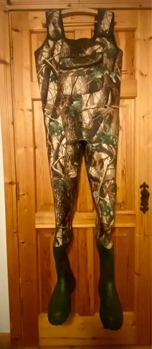 (NEW) Camouflage Neoprene chest waders - Image 1