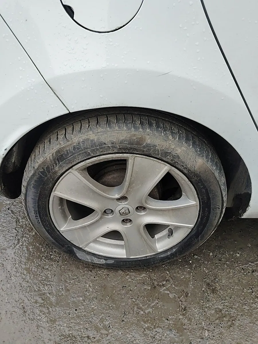 Breaking  Renault Clio 2016 petrol - Image 2