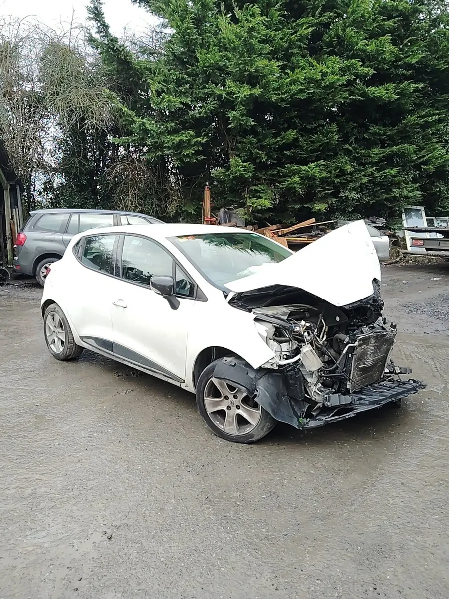 Breaking  Renault Clio 2016 petrol - Image 4