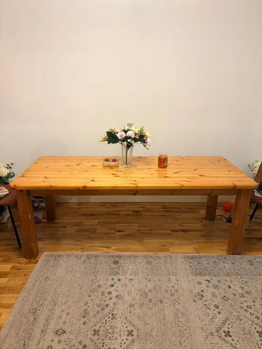 Dining table - Image 1