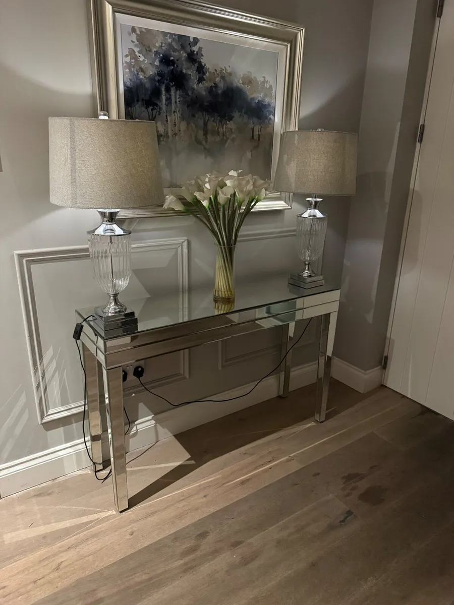 Console table - Image 1