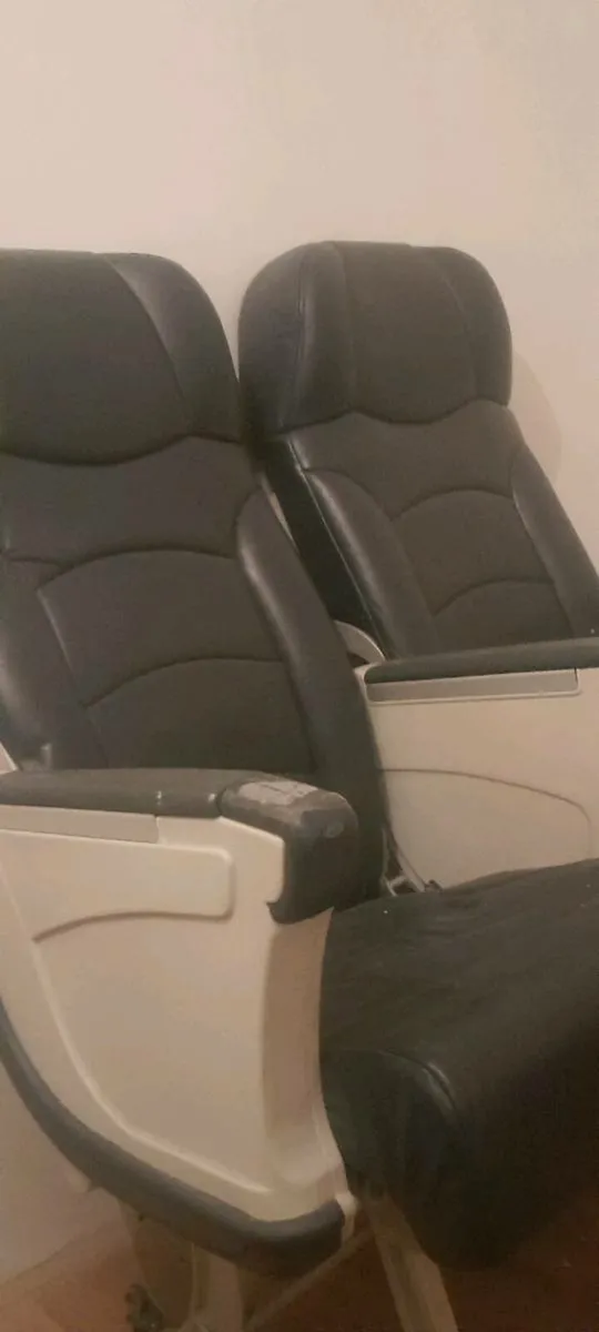 Airplane seats2 airplane seats for sale very hard - Image 2