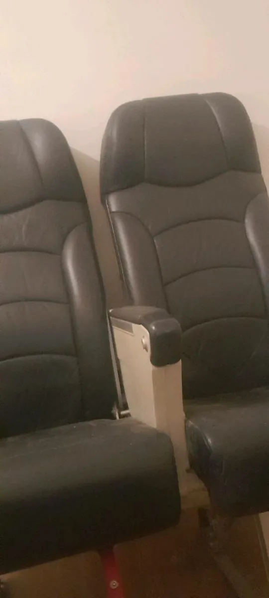 Airplane seats2 airplane seats for sale very hard - Image 1