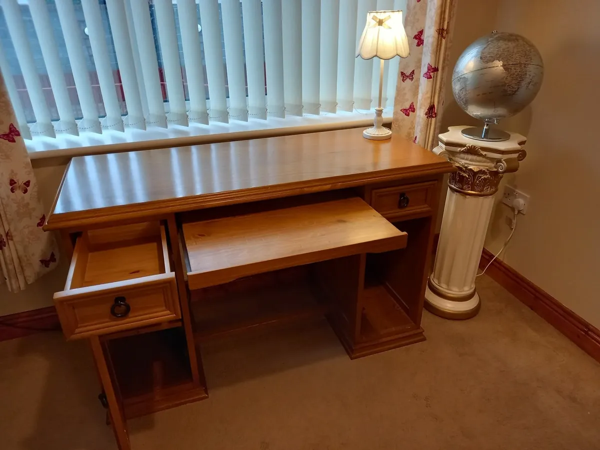 Office desk and leather swivel chair - Image 2