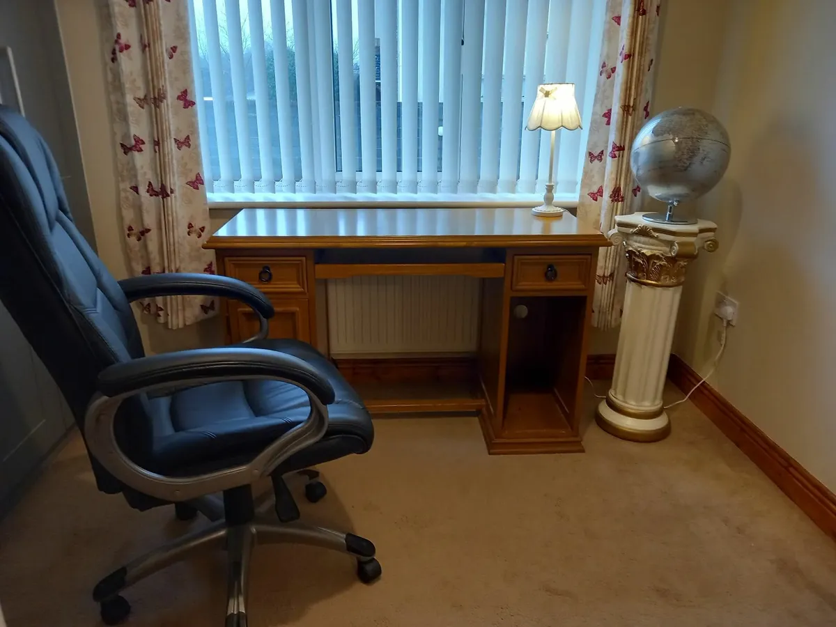 Office desk and leather swivel chair - Image 3