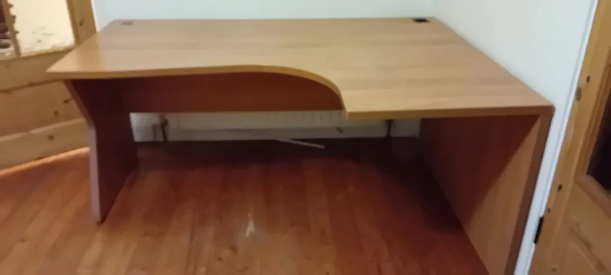 Corner Desk Right Hand FREE