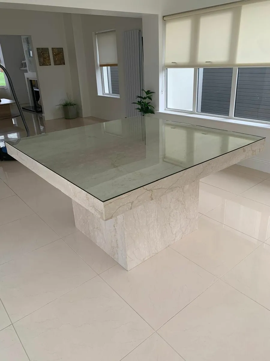 Dining table - Image 2