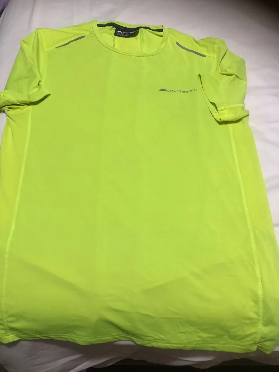 Mens Monterrain teeshirt size M €15 - Image 1