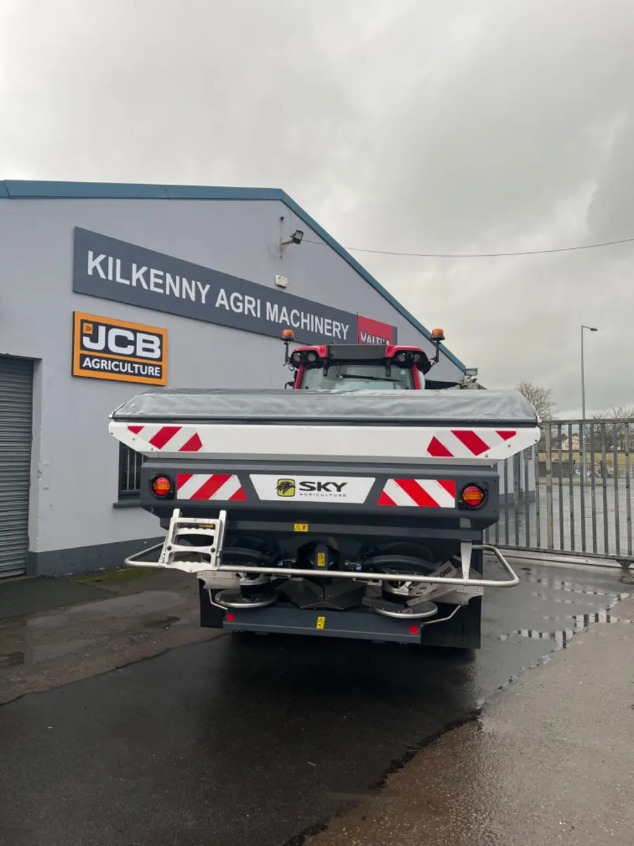 Sky X40 econov Fertiliser spreader - Image 1