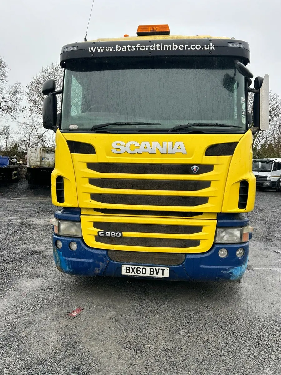 Scanias 6x2s scania 6x4s 8x4s - Image 4